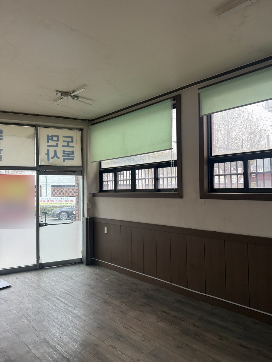 거제 12평 카페, 복사 가게 자리를 벽돌 외벽만 남기고