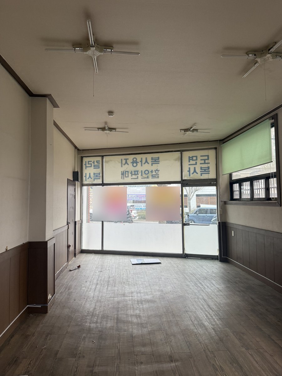 거제 12평 카페, 복사 가게 자리를 벽돌 외벽만 남기고